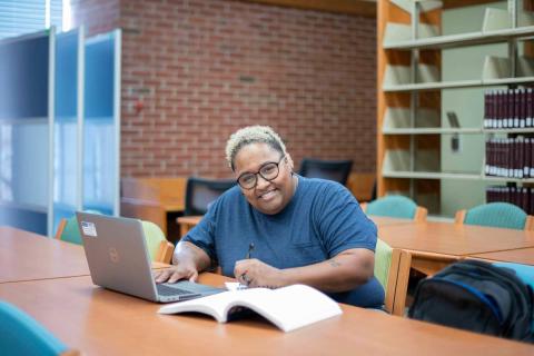 十大外围足彩排行榜 students nominated for state community college awards