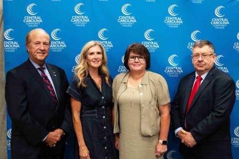 十大足彩平台 New Trustees