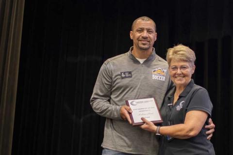 Executive Director of Athletics and Student Outreach named 十大足彩平台’s Staff Member of the Year